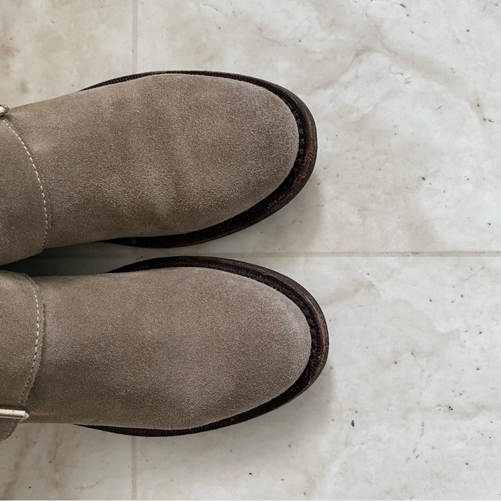 $895 Burberry Made in Italy Grey Suede Cut Out Buckle Moto Ankle Boots Size 6.5 - Picture 9 of 16